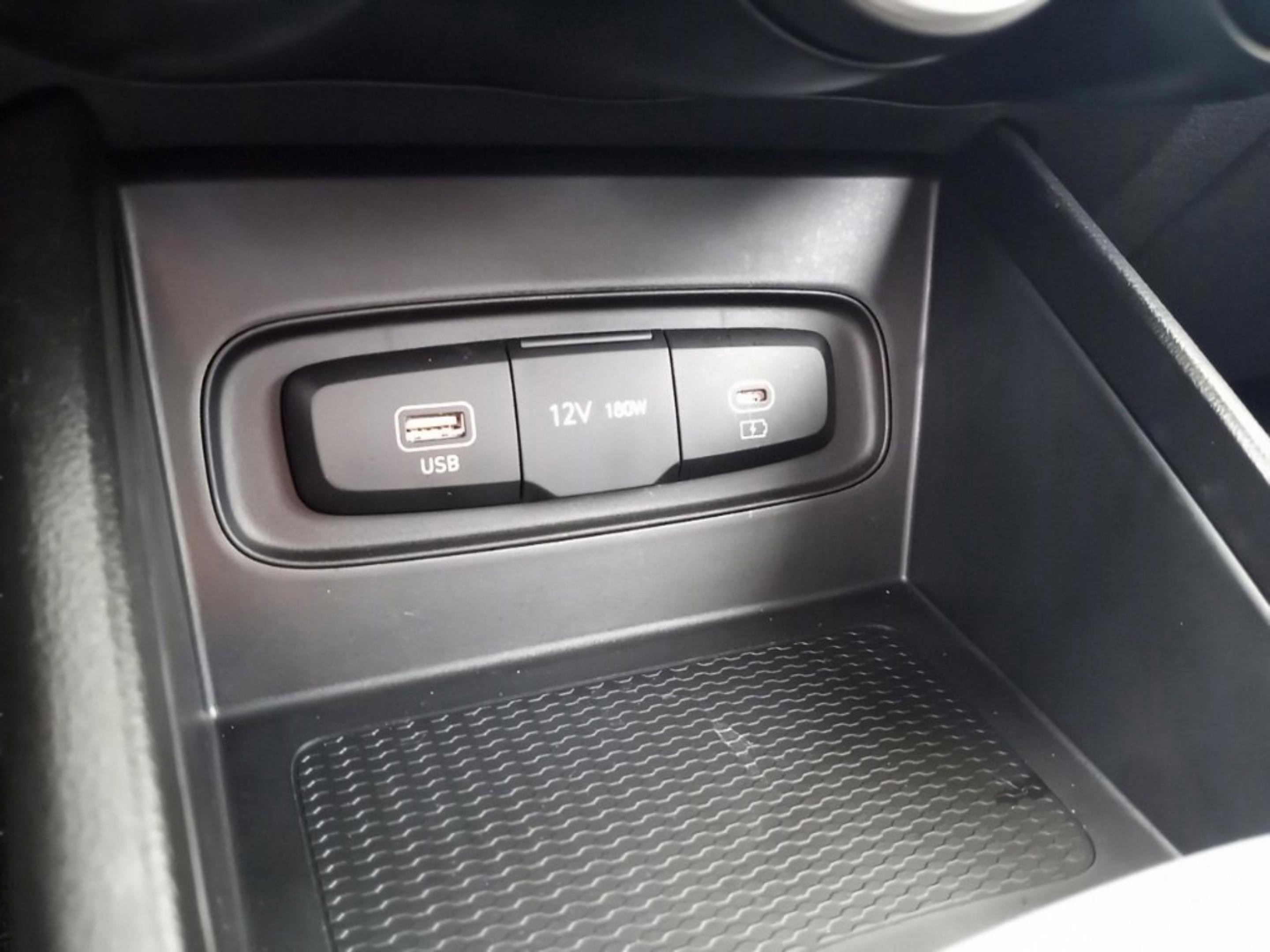 Certified 2024 Hyundai Venue SEL image 17