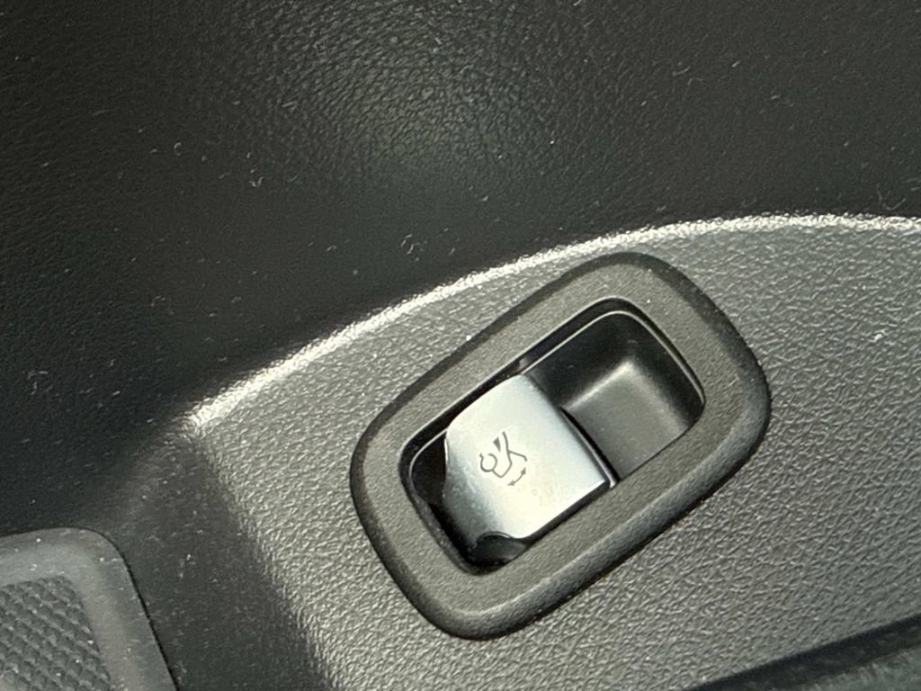 Used 2024 Mercedes-Benz GLC 300 4MATIC image 26