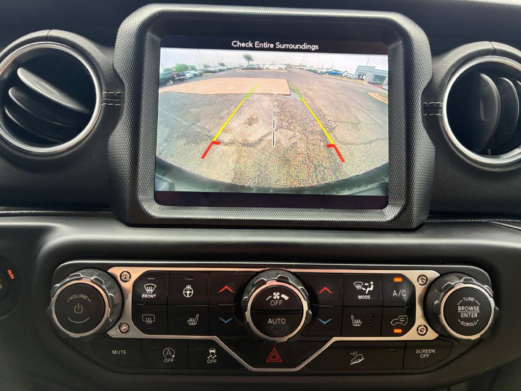 Used 2018 Jeep Wrangler Unlimited Sahara AWD/4WD image 9