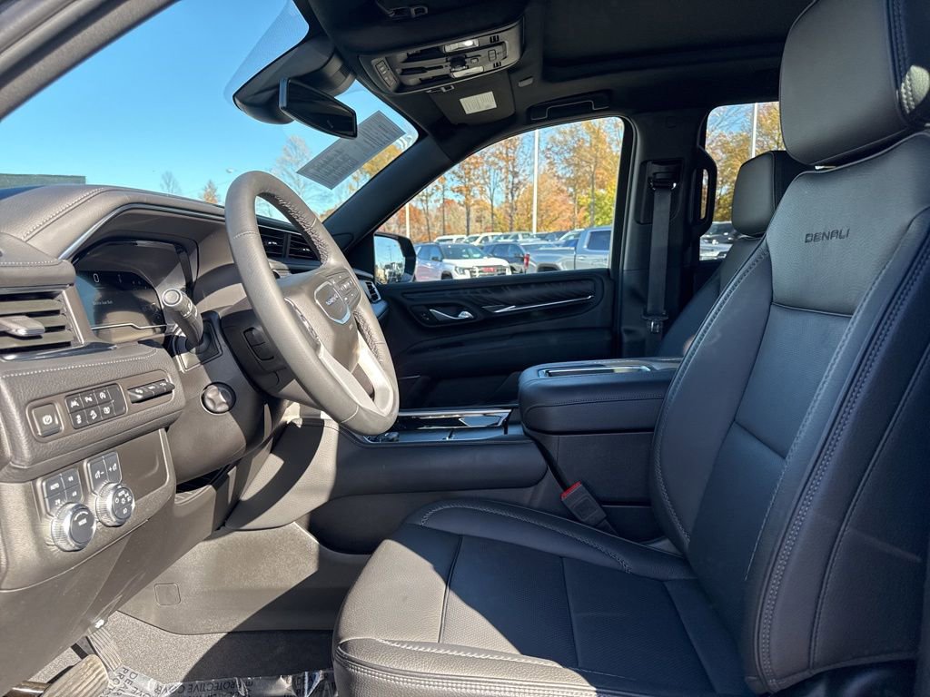 Used 2024 GMC Yukon Denali image 9