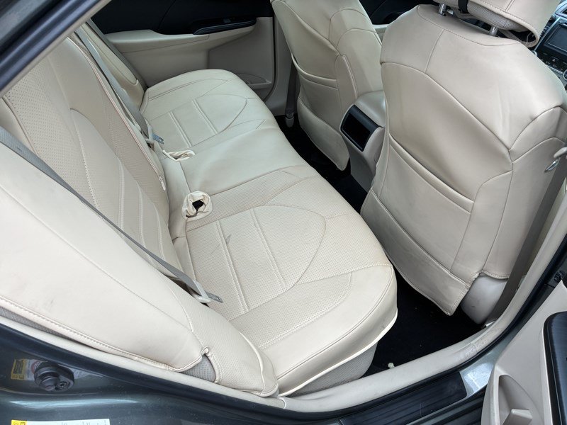 Used 2014 Toyota Camry LE FWD image 13