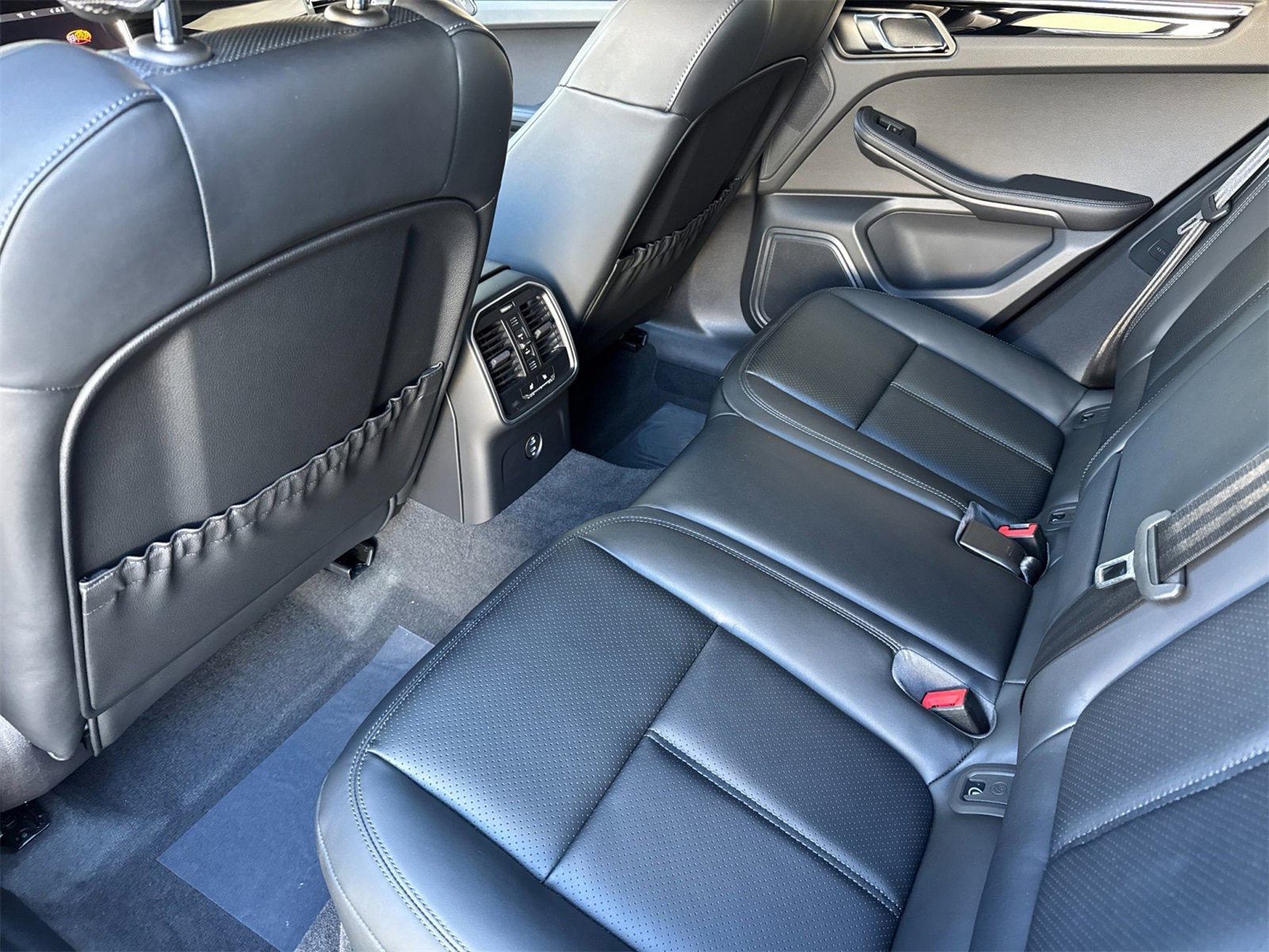 New 2026 Porsche Macan image 14