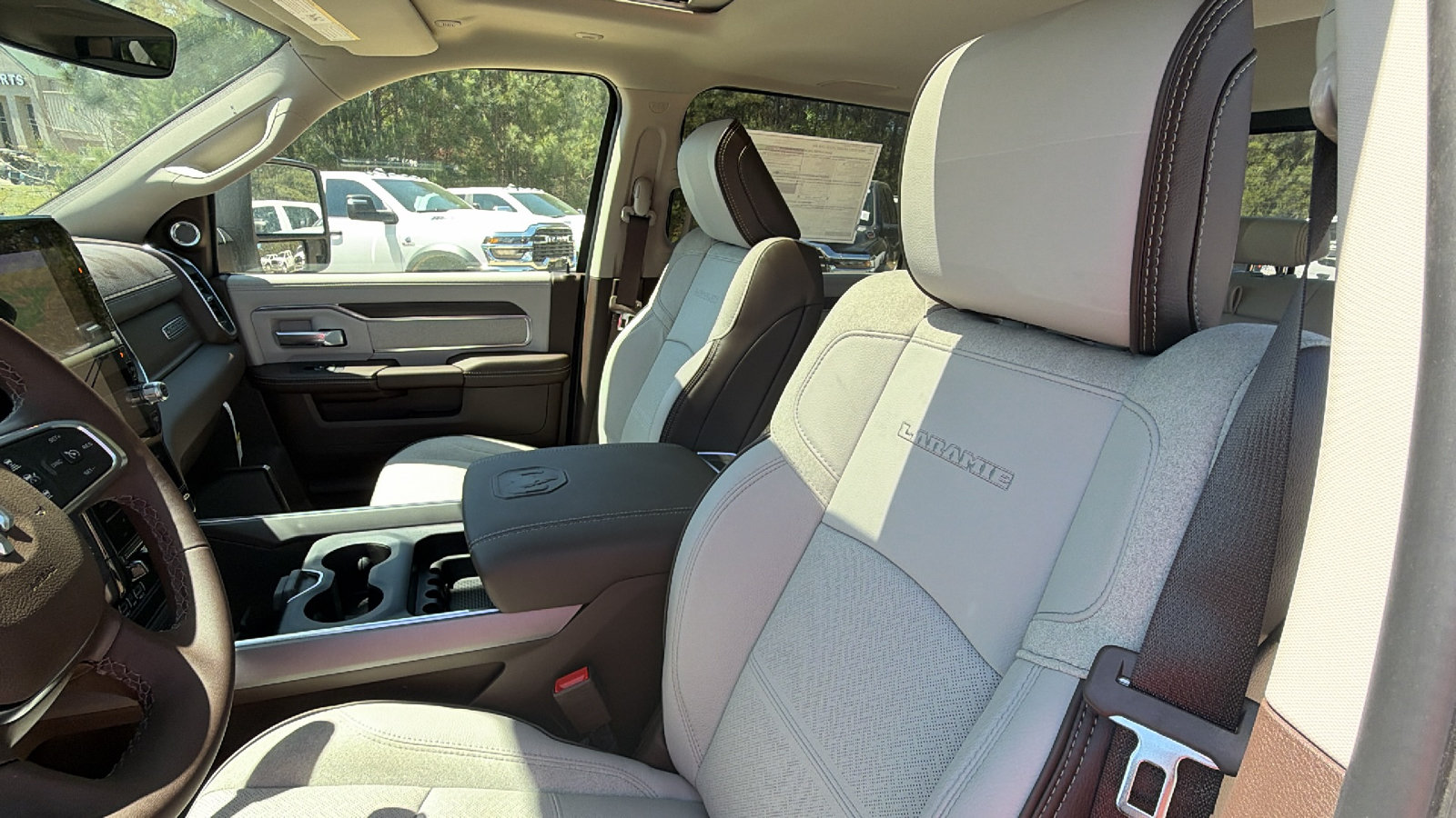 New 2026 RAM 2500 Laramie AWD/4WD image 17