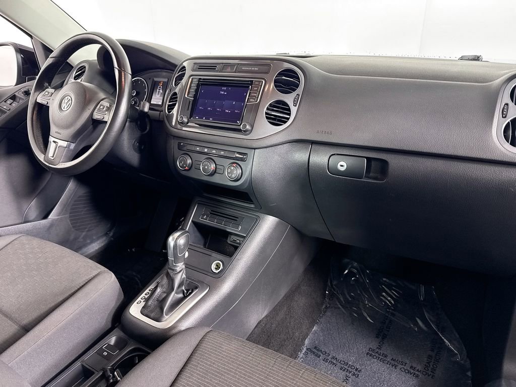 Used 2017 Volkswagen Tiguan Limited w/ Premium Package image 30