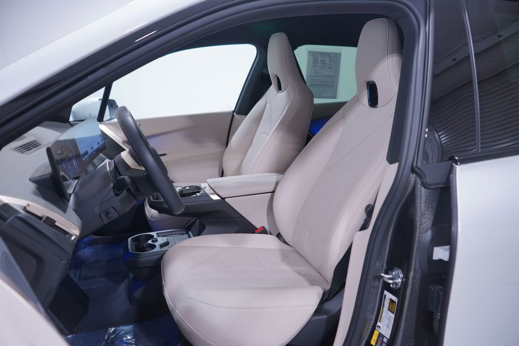 Used 2026 BMW iX xDrive60 image 7