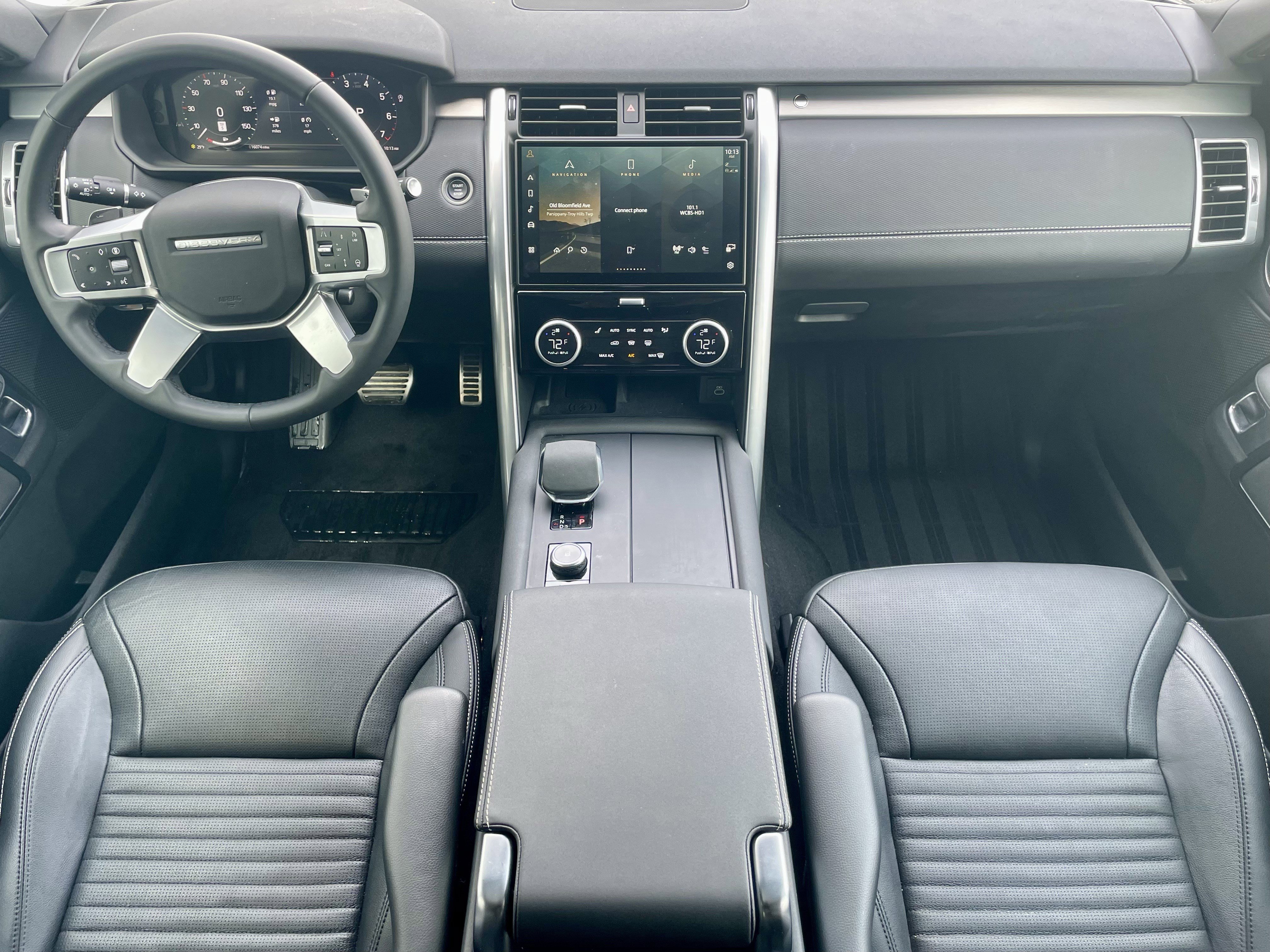 Used 2024 Land Rover Discovery Dynamic SE image 16