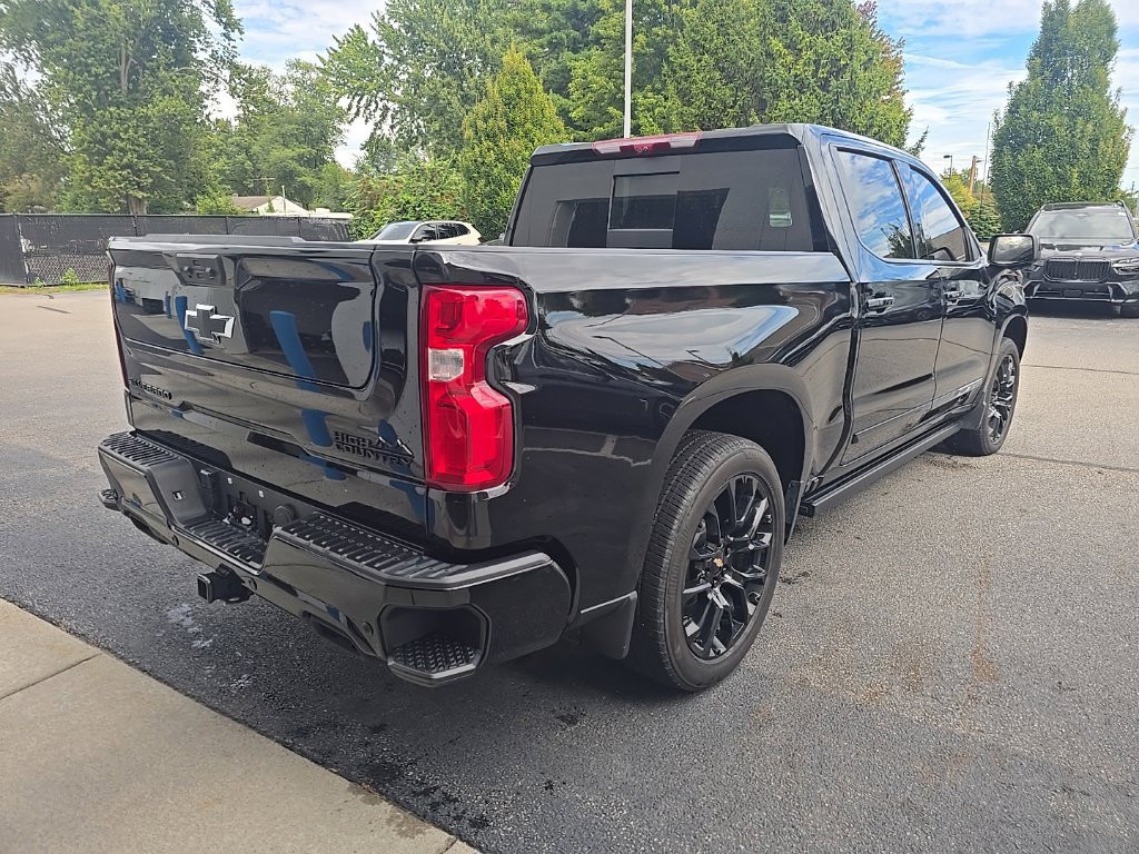 Used 2025 Chevrolet Silverado 1500 High Country w/ High Country Premium Package AWD/4WD image 8