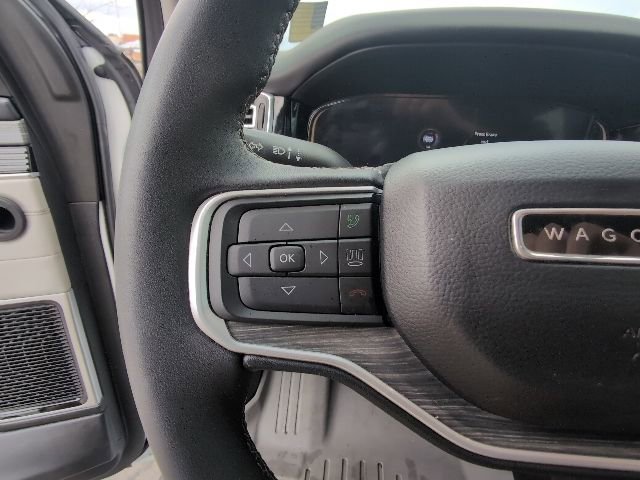 Used 2023 Jeep Wagoneer L Series III w/ Premium Group I AWD/4WD image 15
