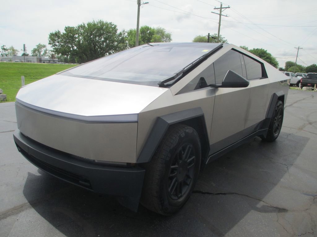 Used 2025 Tesla Cybertruck AWD Crew Cab image 8