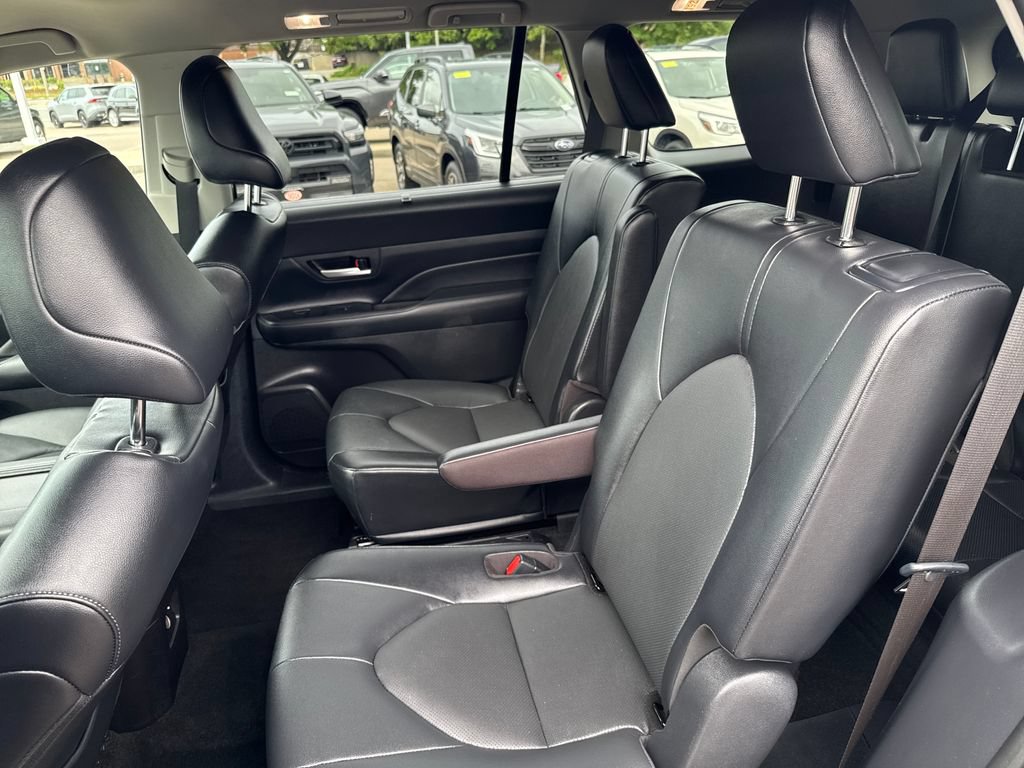 Used 2026 Toyota Grand Highlander AWD image 38
