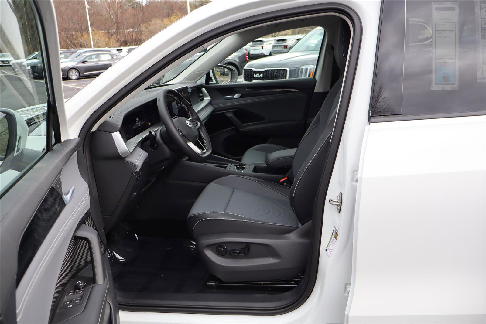 New 2026 Volkswagen Tiguan SE image 14