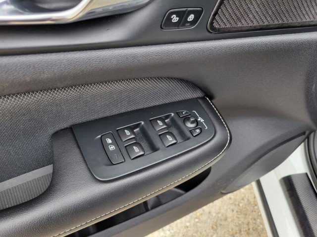 Used 2019 Volvo S60 T5 R-Design image 12