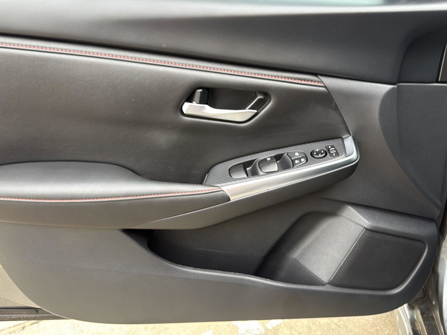 Used 2025 Nissan Sentra SR w/ Lighting Package FWD image 12