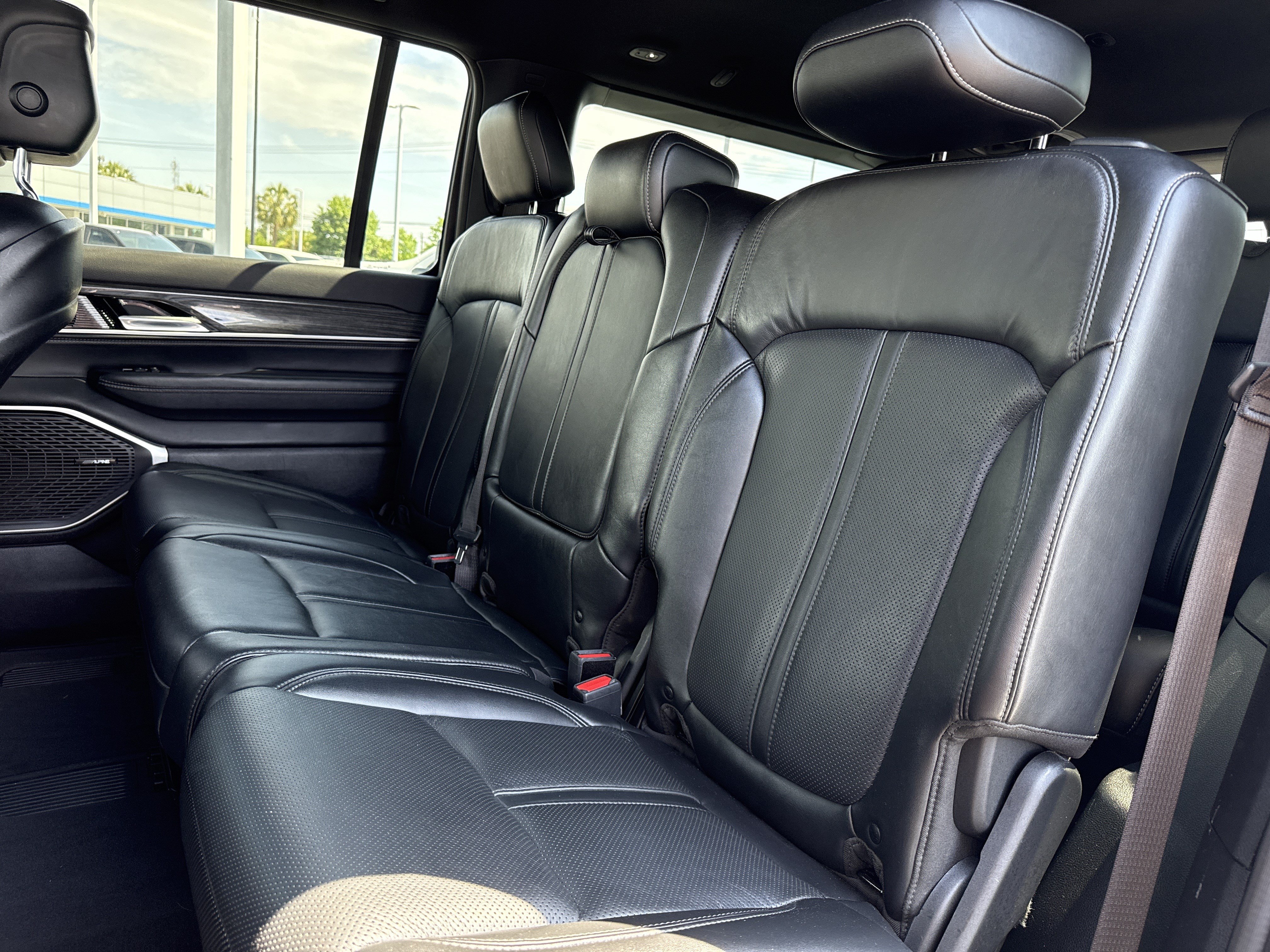 Used 2022 Jeep Wagoneer Series II AWD/4WD image 29