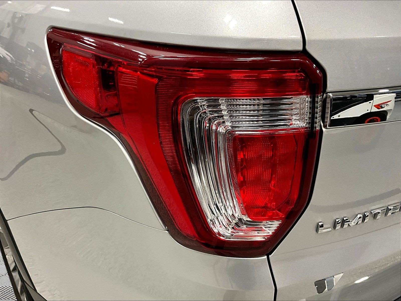 Used 2018 Ford Explorer Limited AWD/4WD image 23