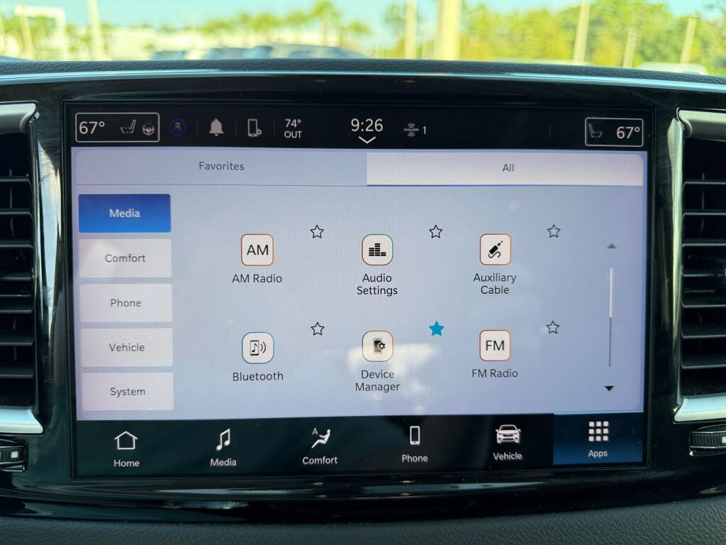 Used 2024 Chrysler Pacifica Touring-L FWD image 27
