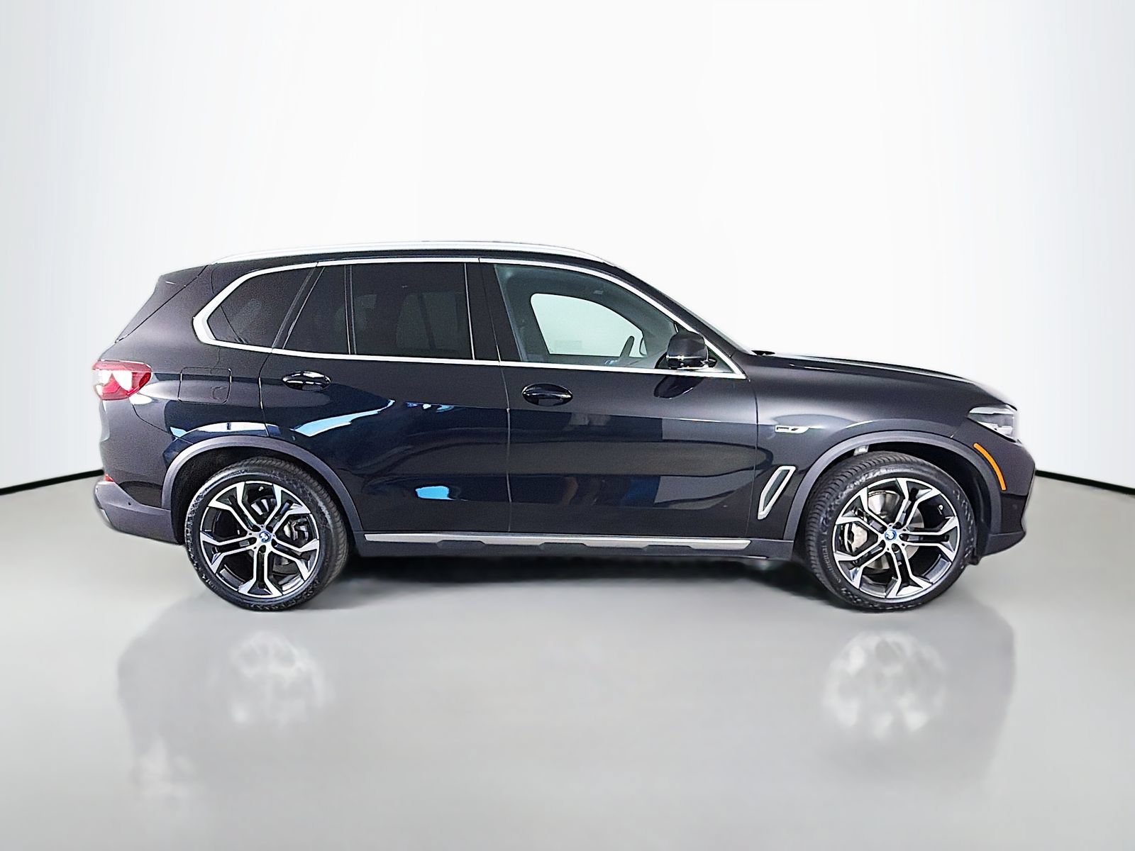 Certified 2023 BMW X5 xDrive45e w/ Parking Assistance Package AWD/4WD image 8