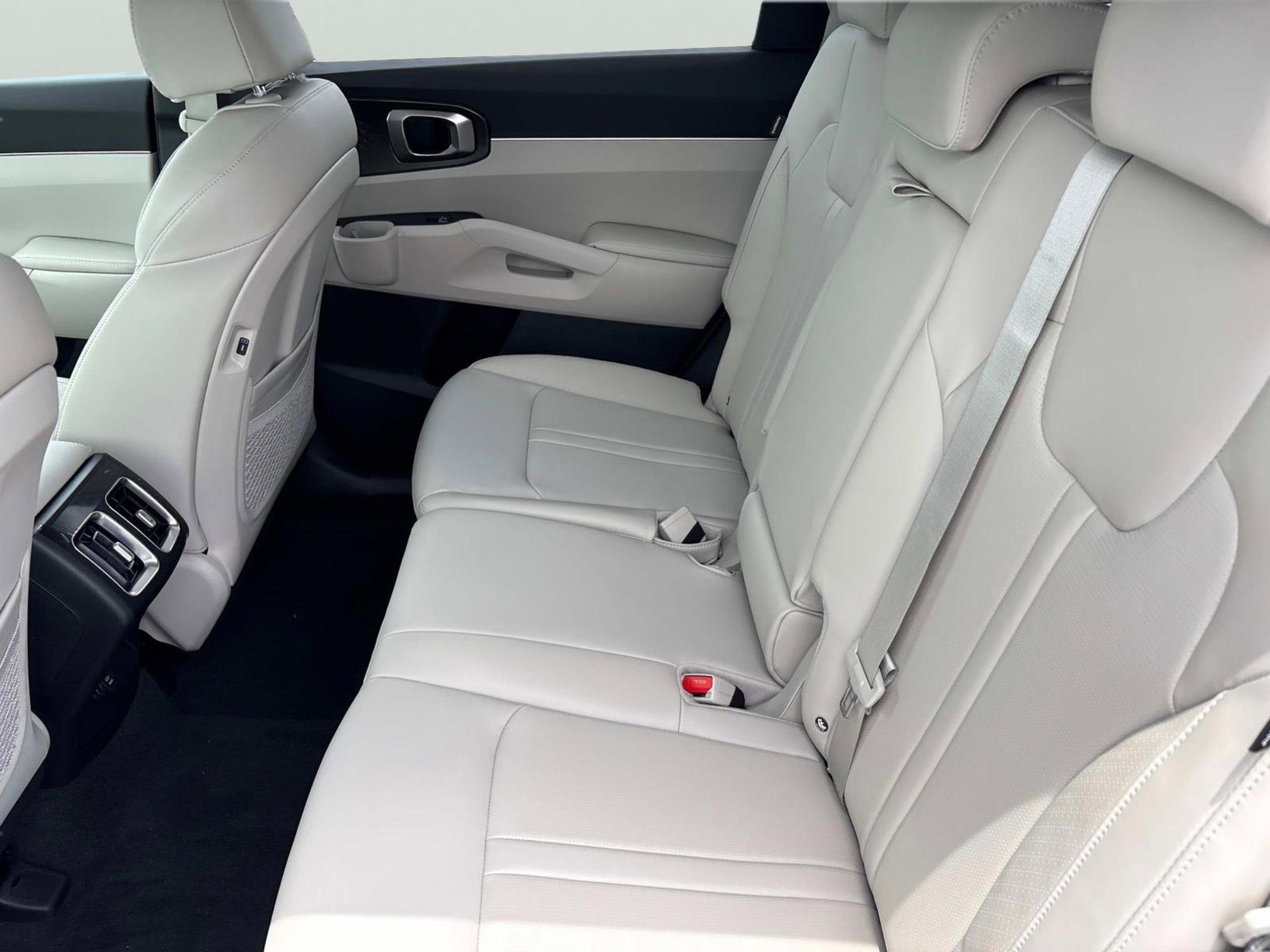 New 2025 Kia Sorento S image 17