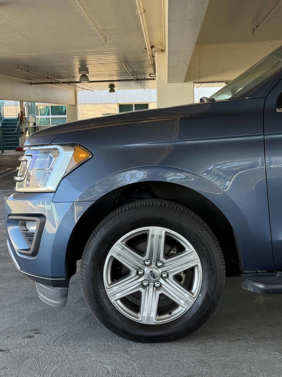 Used 2018 Ford Expedition Max XLT image 18