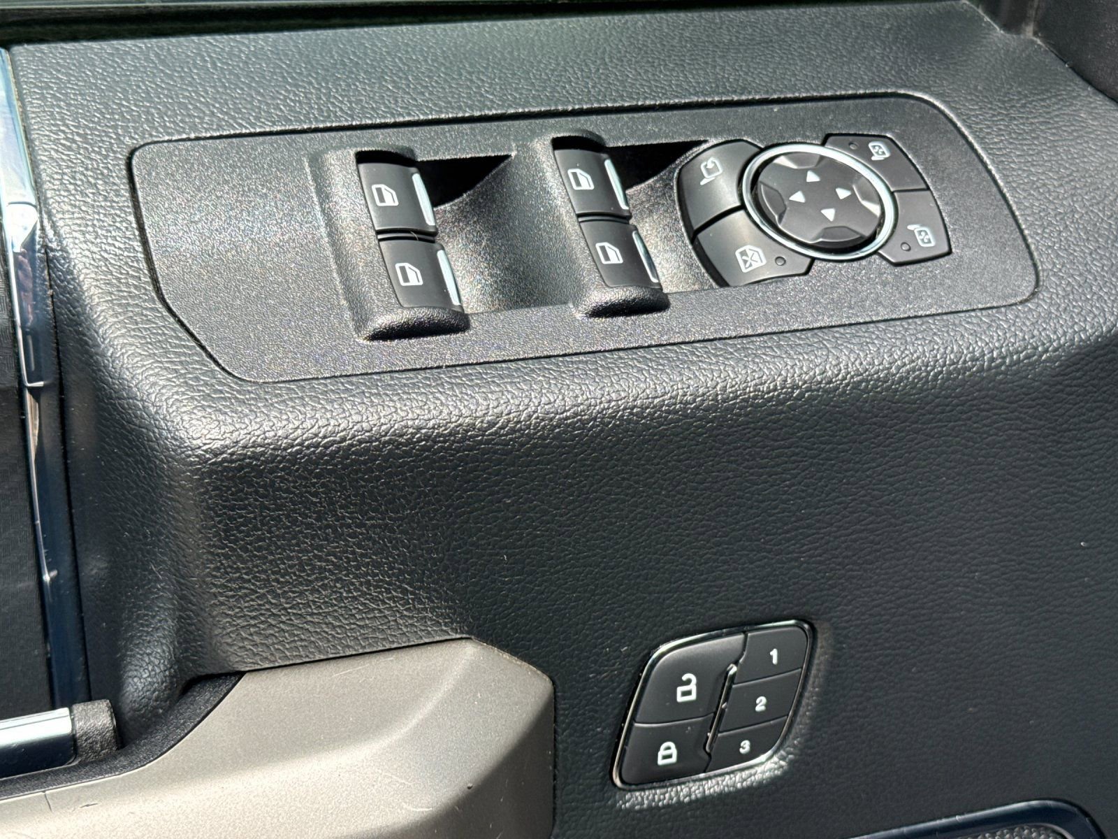 Used 2019 Ford F150 Lariat w/ Equipment Group 502A Luxury AWD/4WD image 13