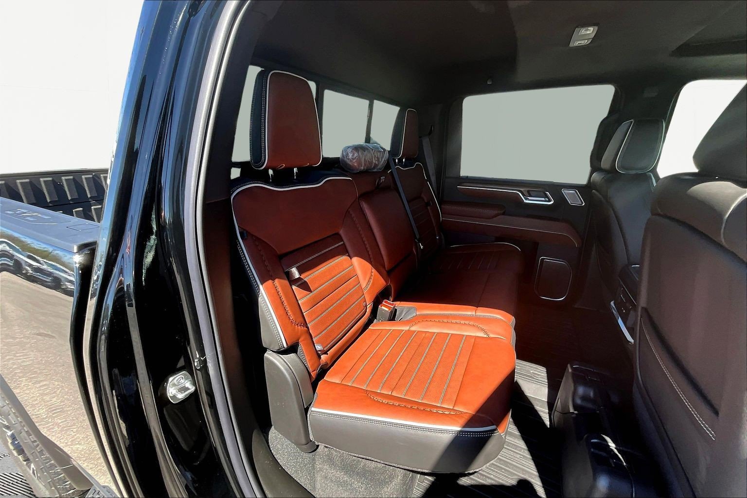 New 2026 GMC Sierra 3500 Denali Ultimate w/ LPO, Black Badging Package AWD/4WD image 11
