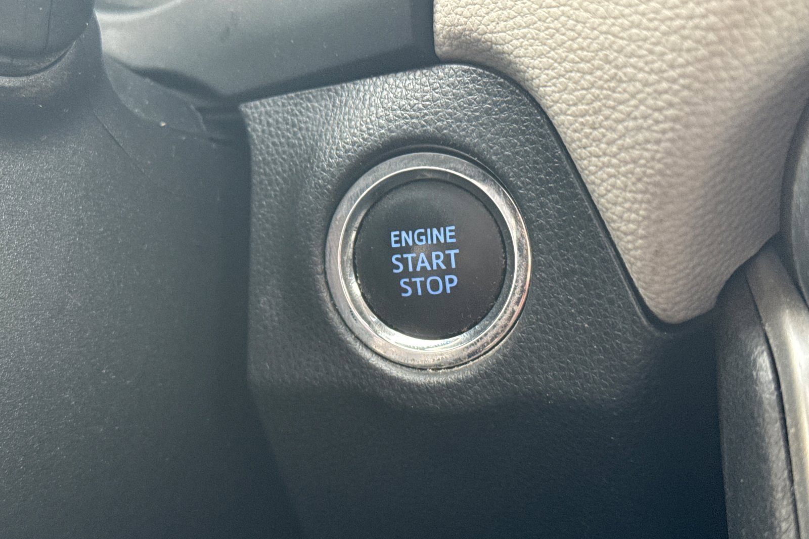 Used 2020 Toyota RAV4 Limited image 34