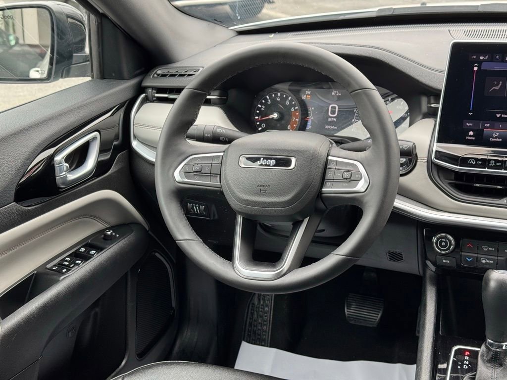 Used 2025 Jeep Compass Limited AWD/4WD image 19