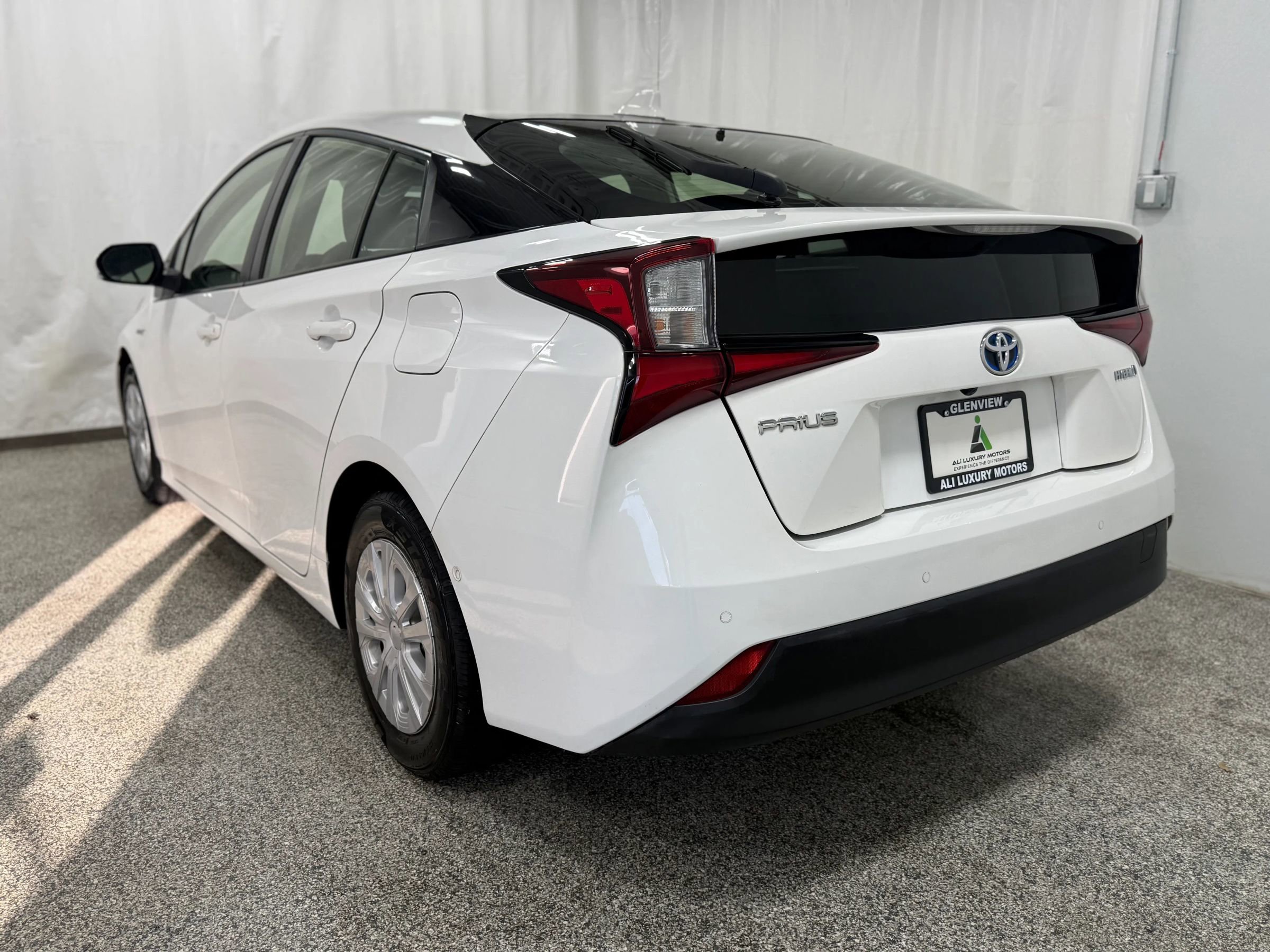 Used 2021 Toyota Prius LE image 6