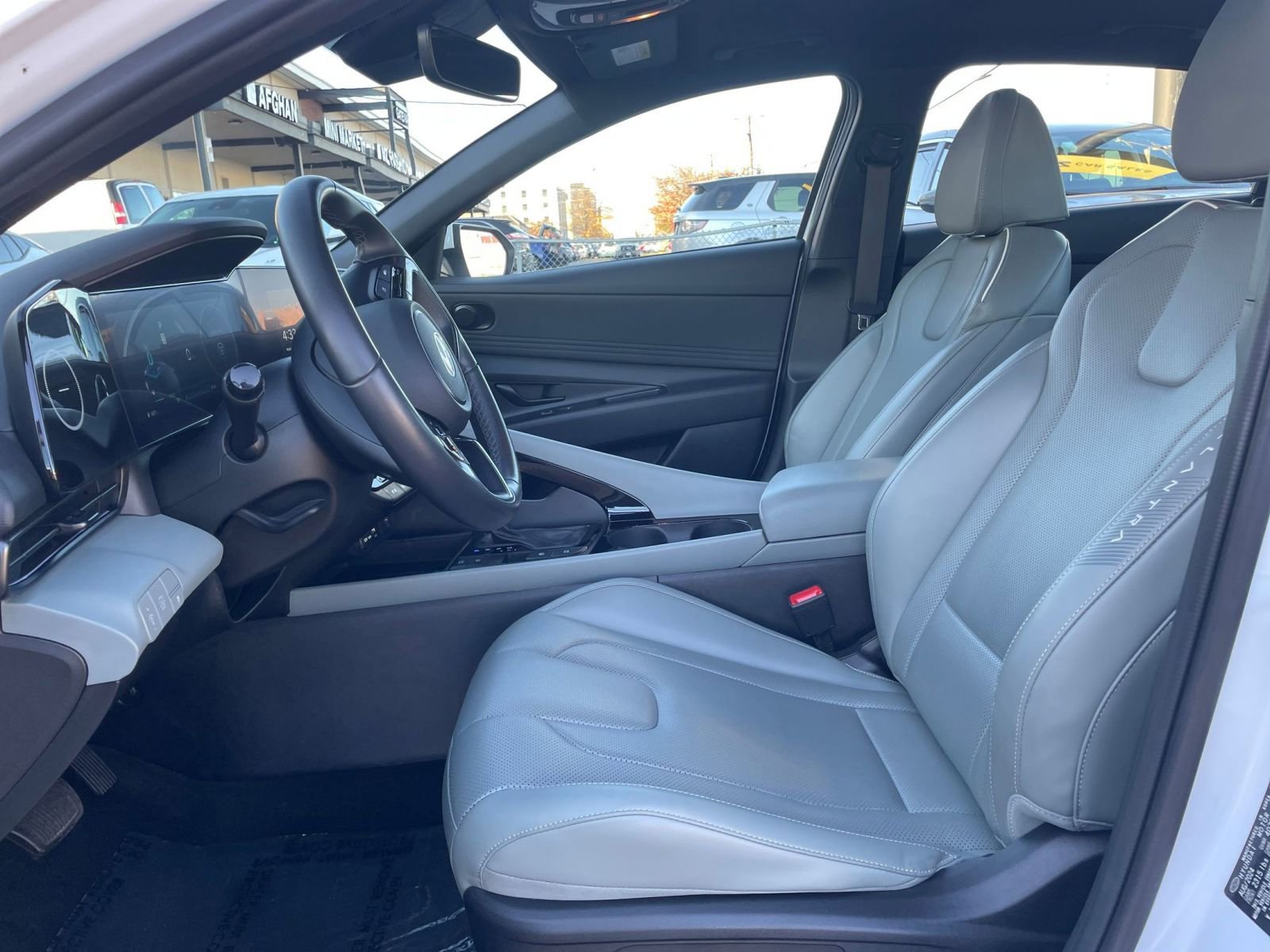 Used 2025 Hyundai Elantra Limited image 27