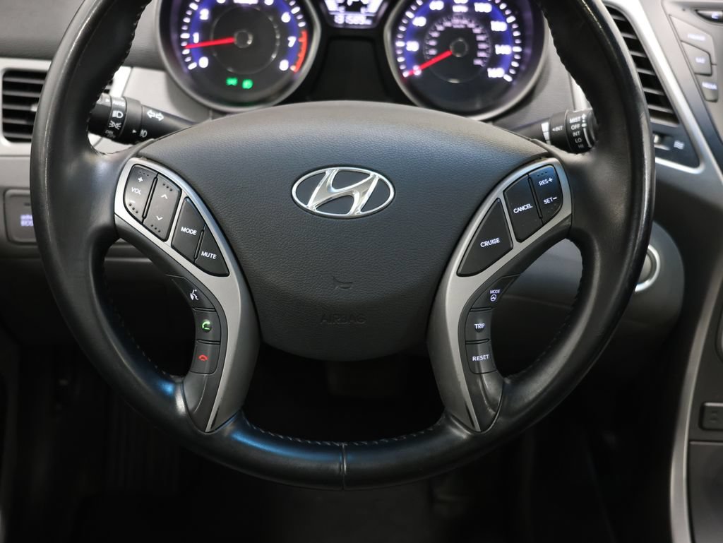 Used 2015 Hyundai Elantra Limited w/ Option Group 05 FWD image 17