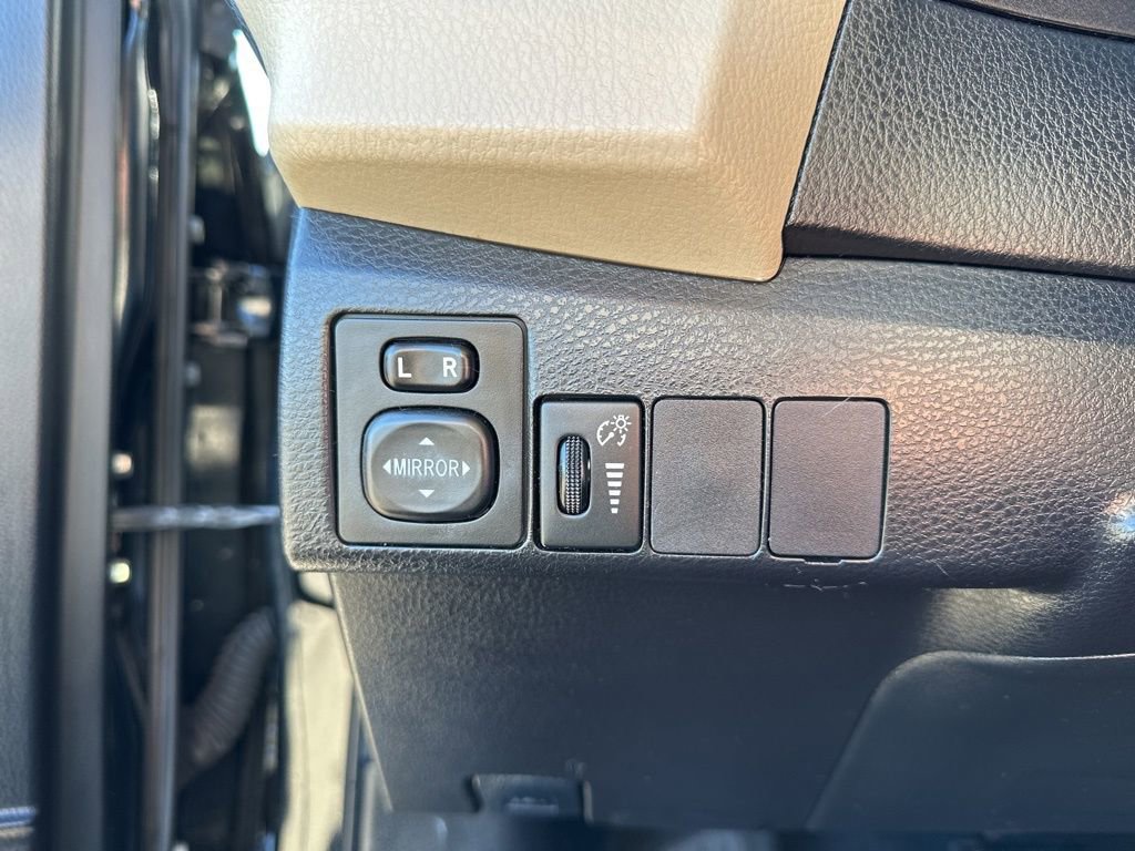 Used 2014 Toyota Corolla LE image 17