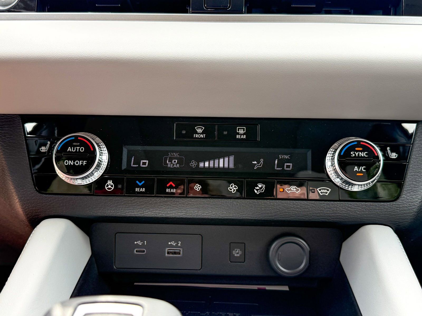 New 2025 Mitsubishi Outlander SEL image 32