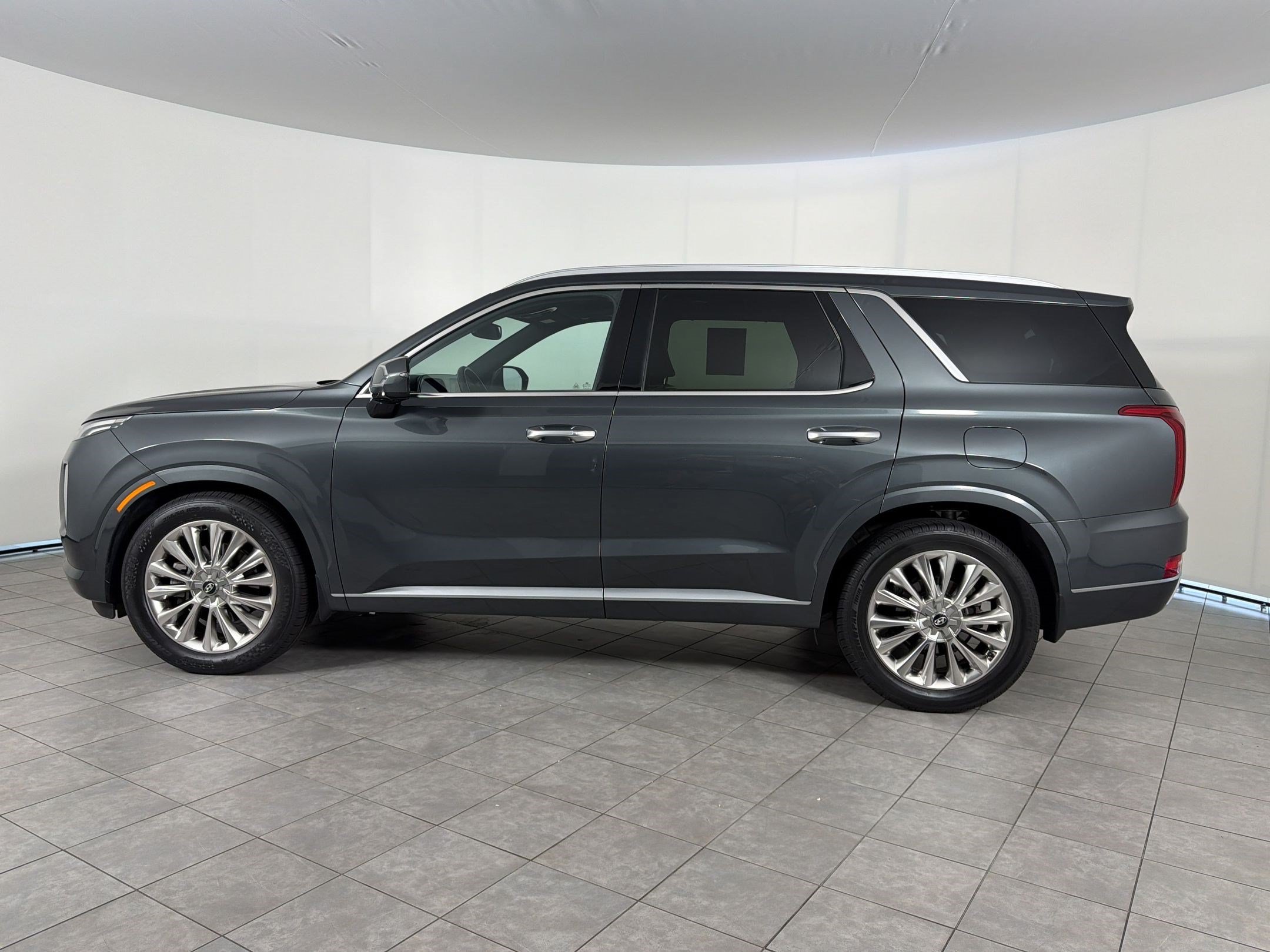 Used 2020 Hyundai Palisade Limited FWD image 2