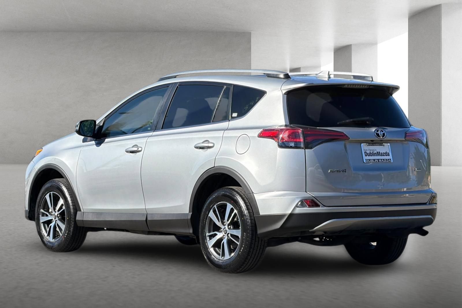 Used 2018 Toyota RAV4 XLE FWD image 6