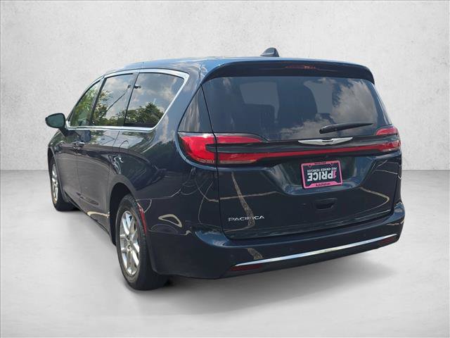 Used 2024 Chrysler Pacifica Touring-L FWD image 7