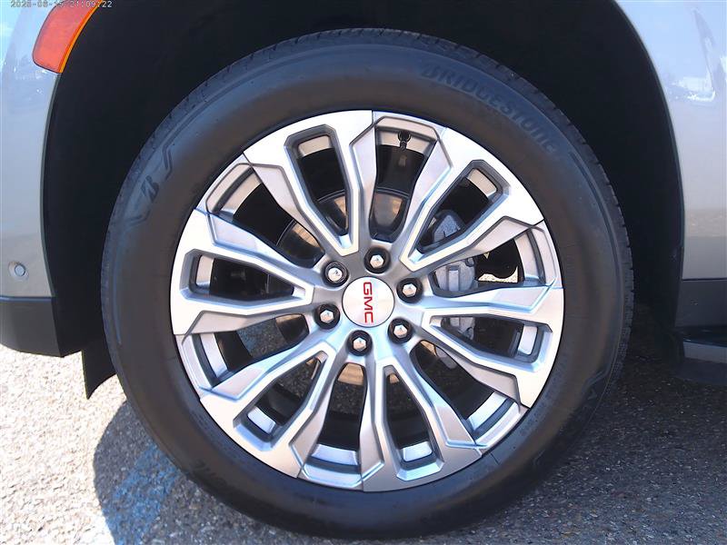Used 2024 GMC Yukon XL Denali w/ Advanced Technology Package AWD/4WD image 29