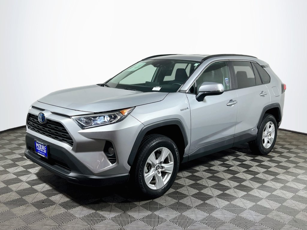 Certified 2020 Toyota RAV4 XLE w/ XLE Grade Weather Package AWD/4WD image 3