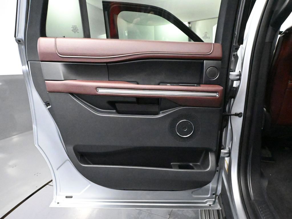 Used 2024 Ford Expedition Max Limited image 40