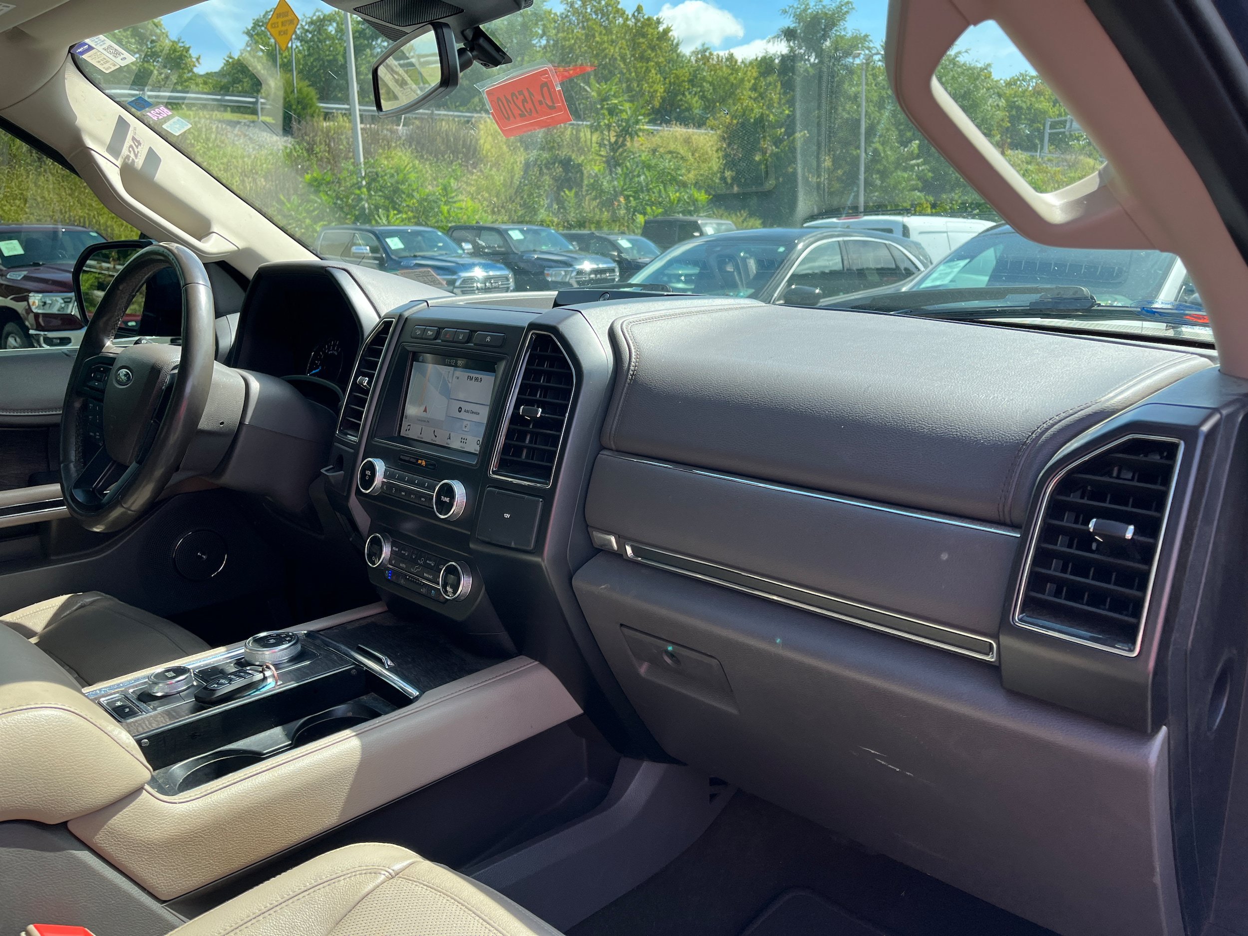 Used 2019 Ford Expedition Limited w/ Equipment Group 301A AWD/4WD image 9