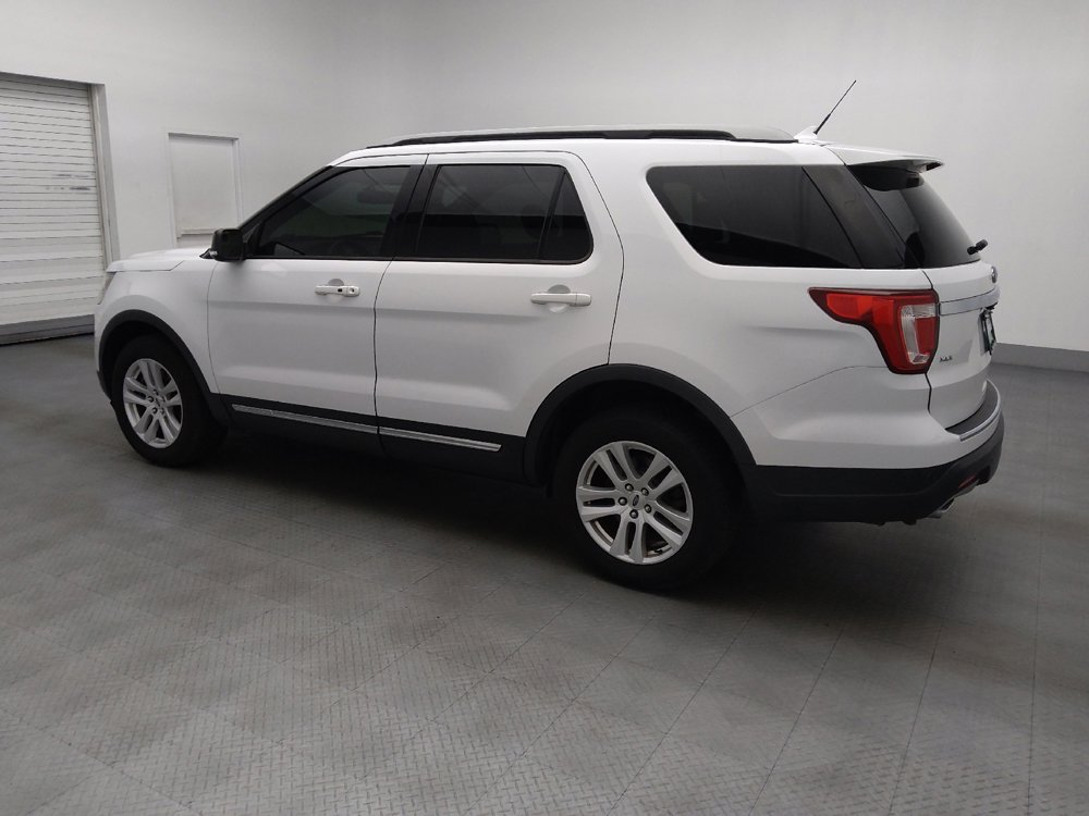 Used 2018 Ford Explorer XLT w/ Equipment Group 201A AWD/4WD image 3