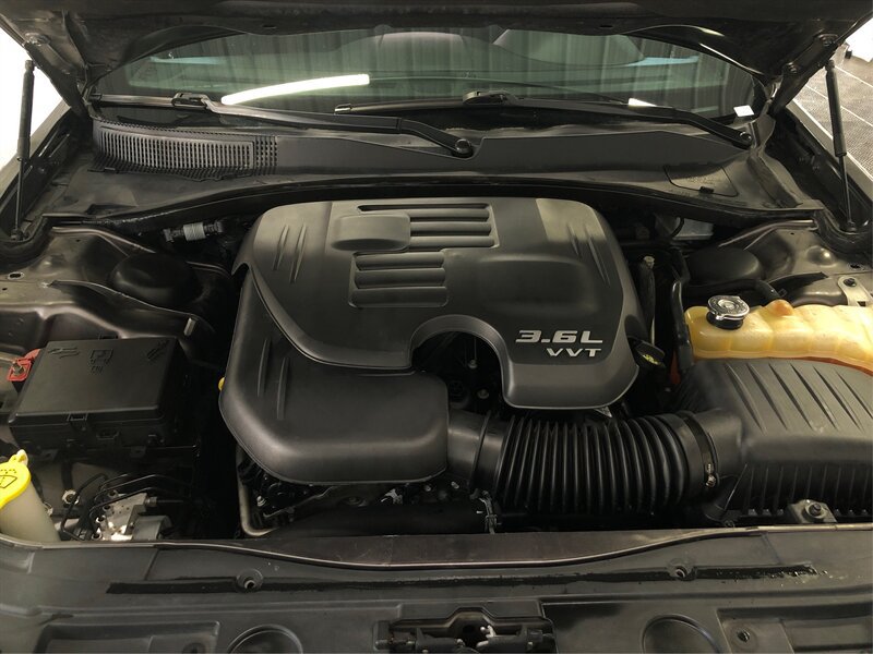 Used 2018 Chrysler 300 S RWD image 10