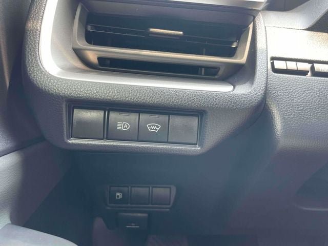 Certified 2025 Toyota Prius LE FWD image 22