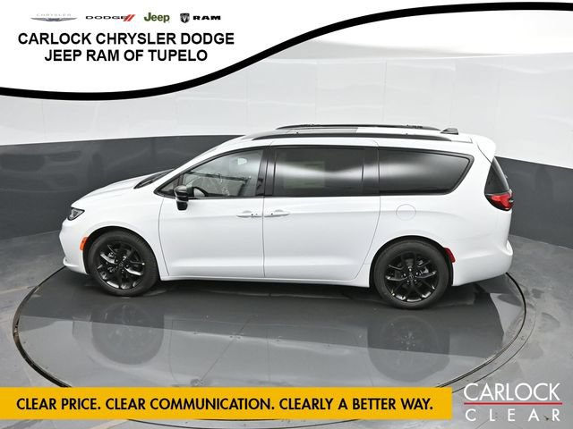 New 2026 Chrysler Pacifica Limited w/ Uconnect Theater Family Group FWD image 63