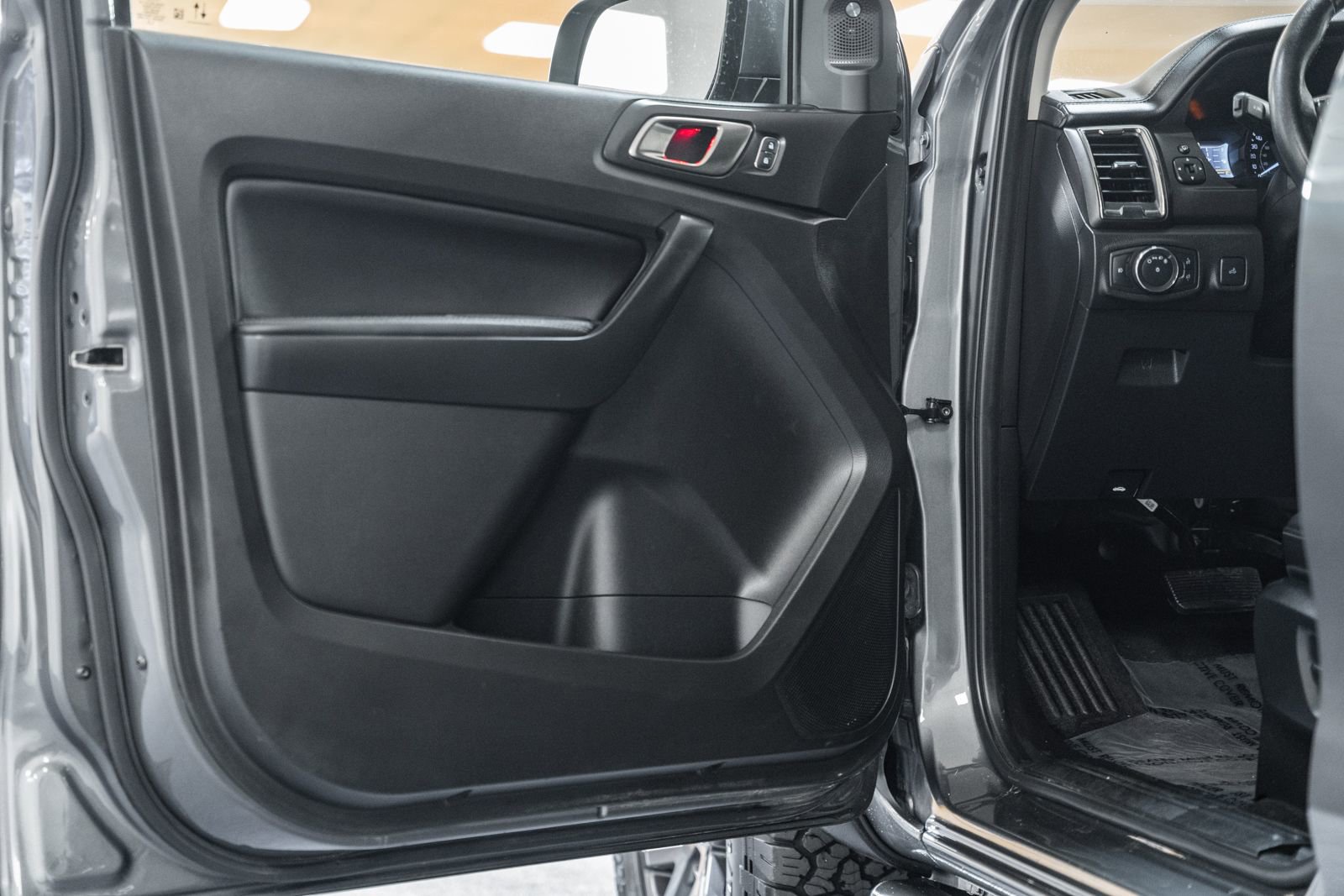 Certified 2022 Ford Ranger Lariat w/ Tremor Off-Road Package image 48