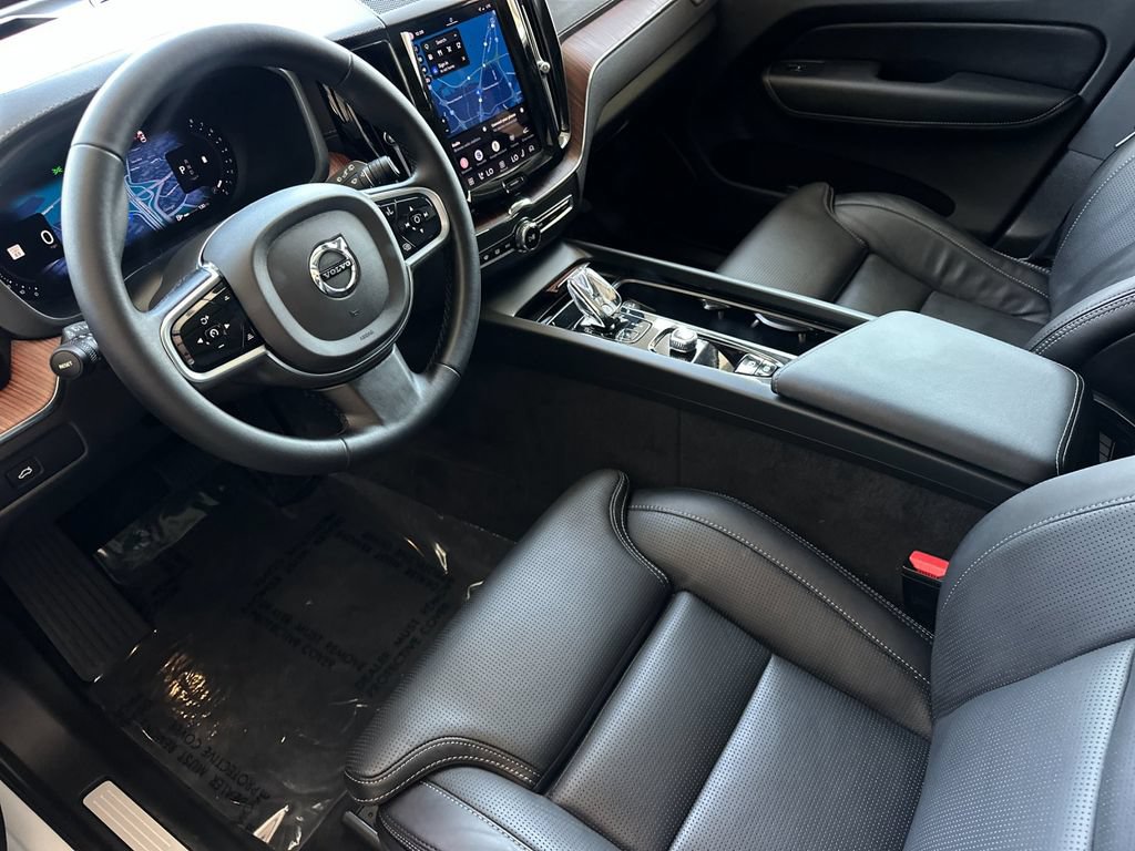 Certified 2023 Volvo XC60 B5 Ultimate AWD/4WD image 9