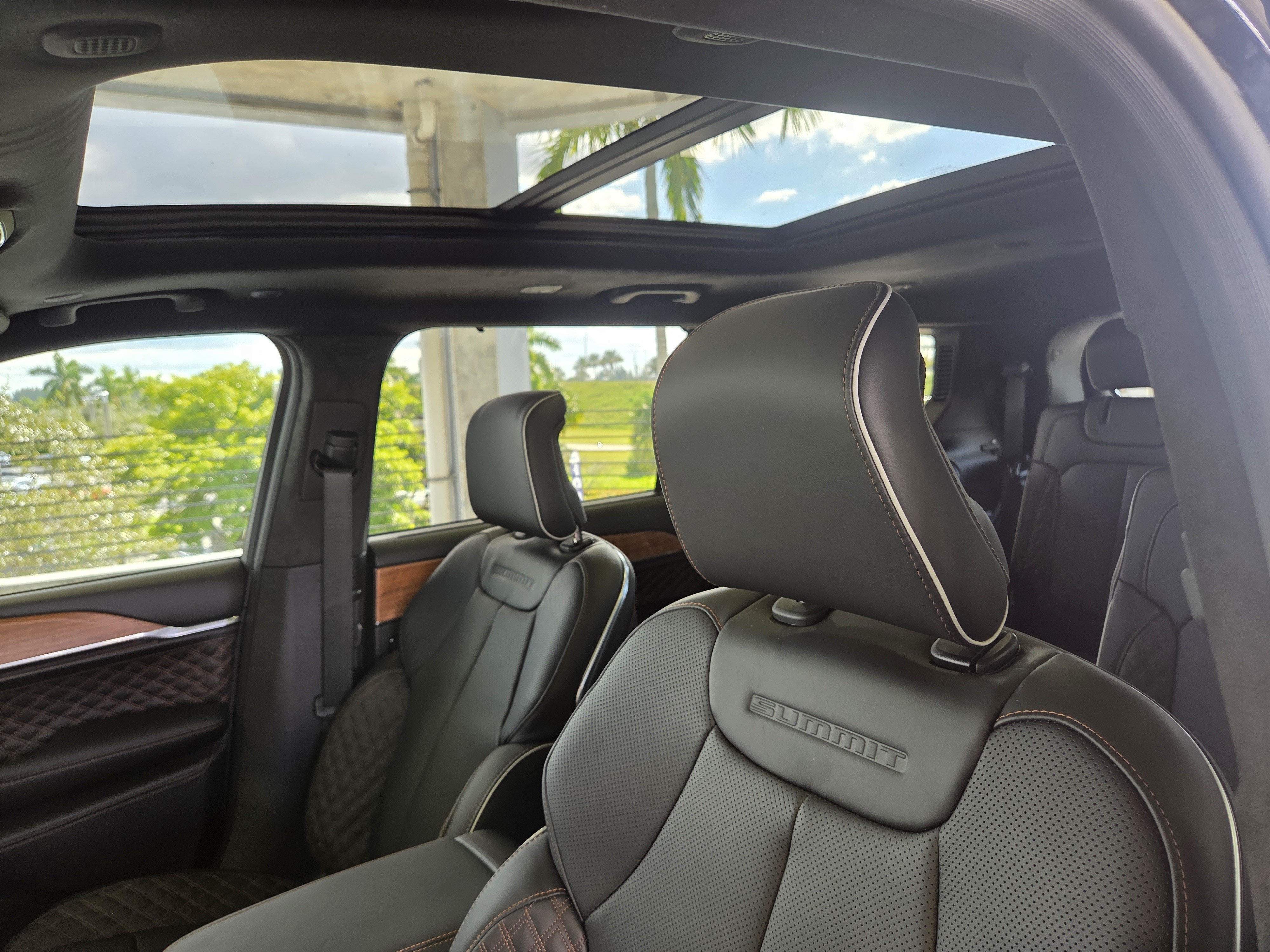 New 2025 Jeep Grand Cherokee L Summit AWD/4WD image 22