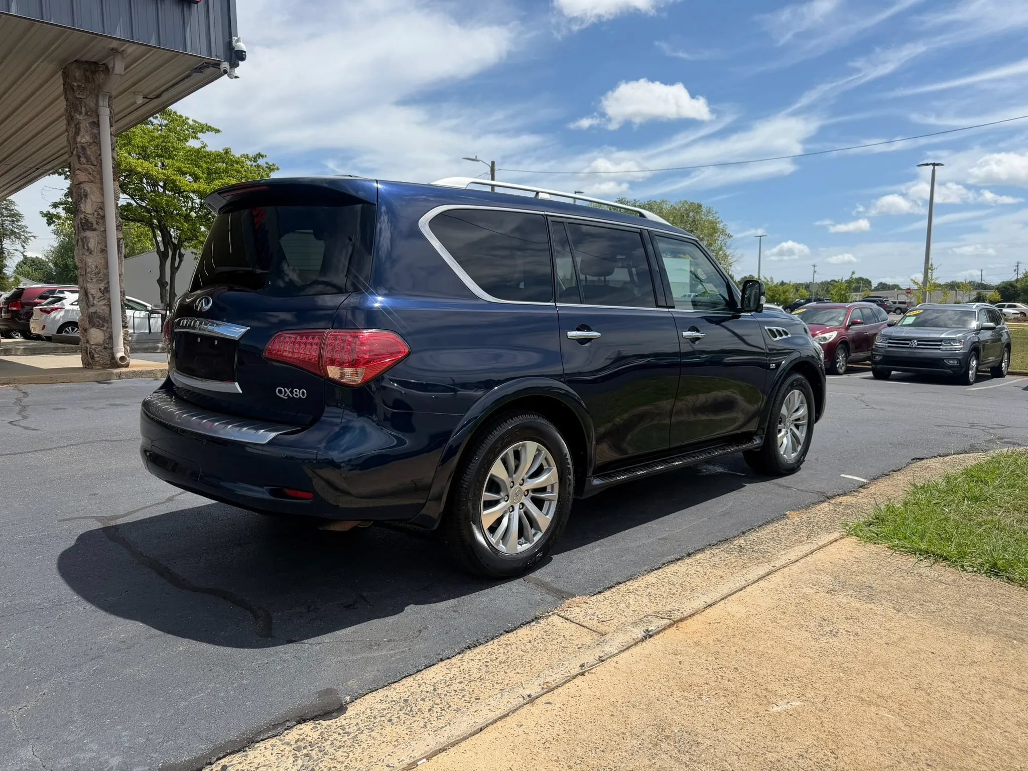 Used 2016 INFINITI QX80 4WD w/ Driver's Assistance Package image 7