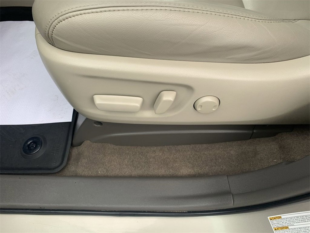 Used 2017 Toyota Sienna XLE Premium image 12