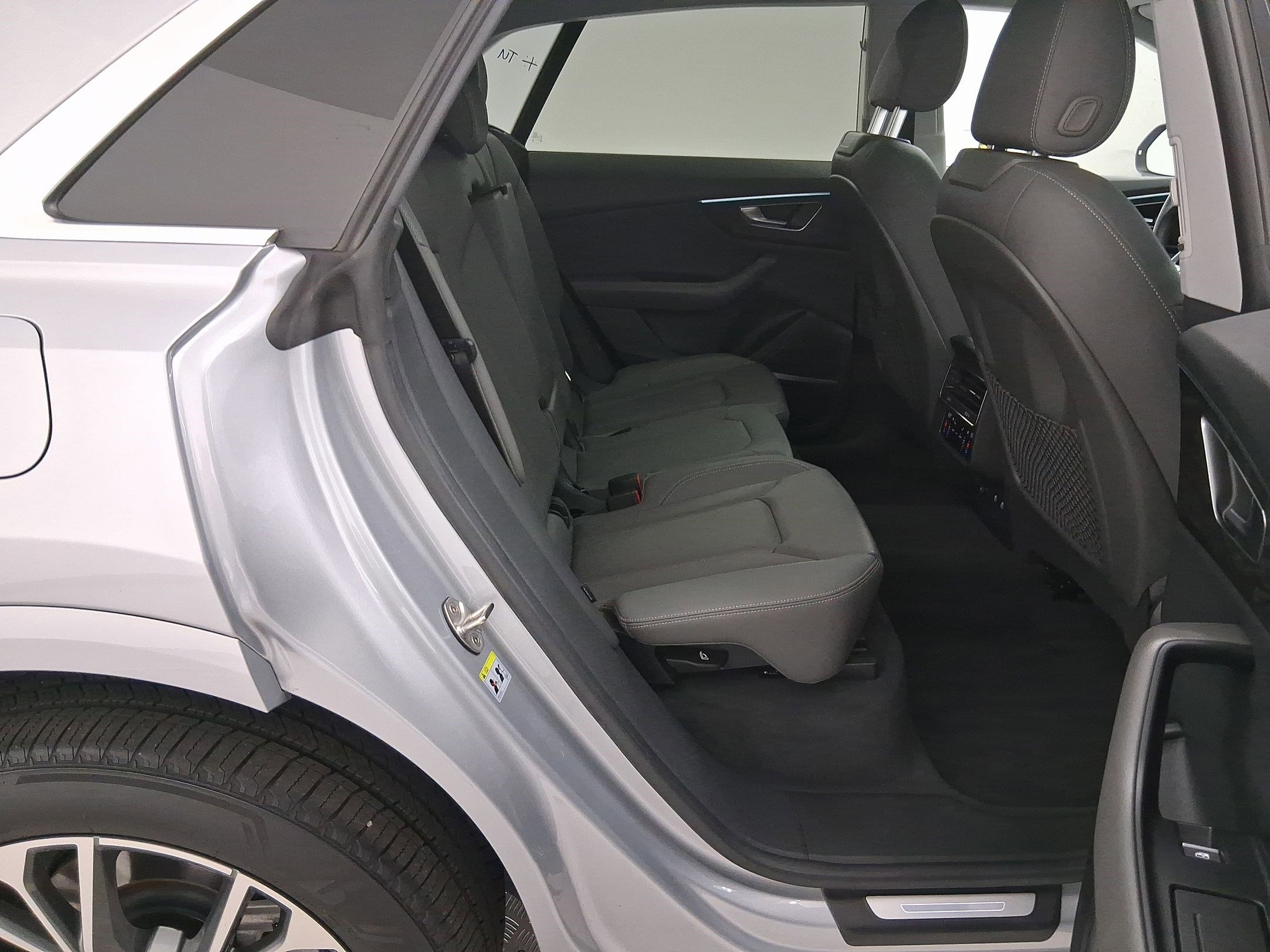 Used 2022 Audi Q8 Premium Plus image 31