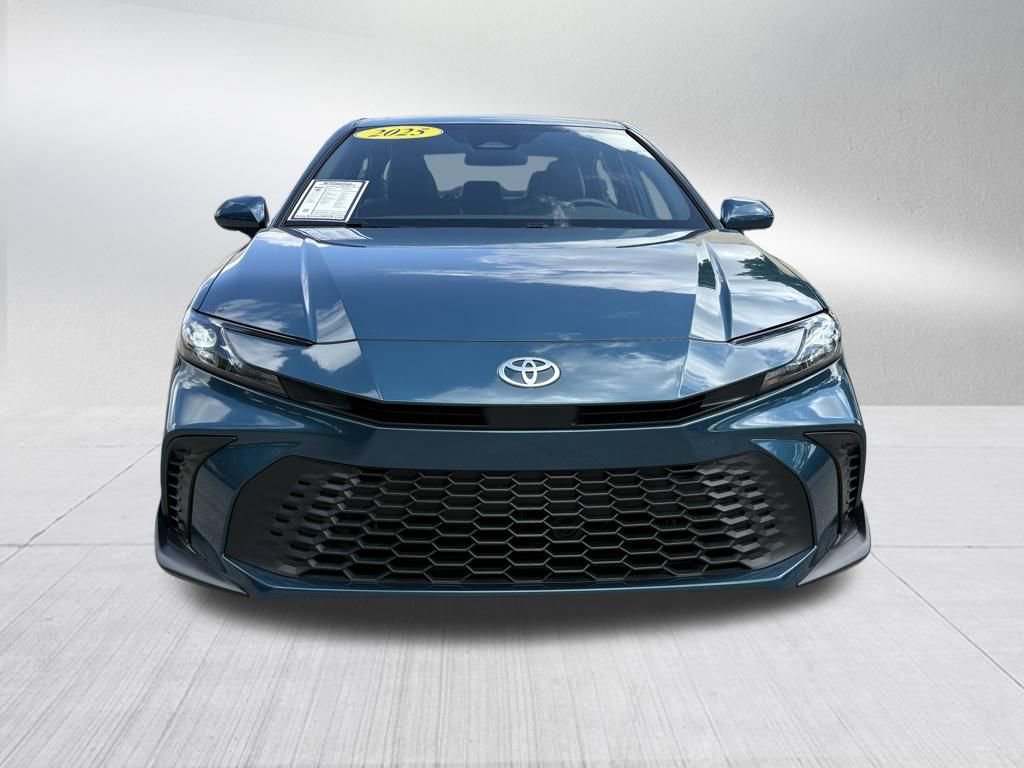 Used 2025 Toyota Camry SE FWD image 2